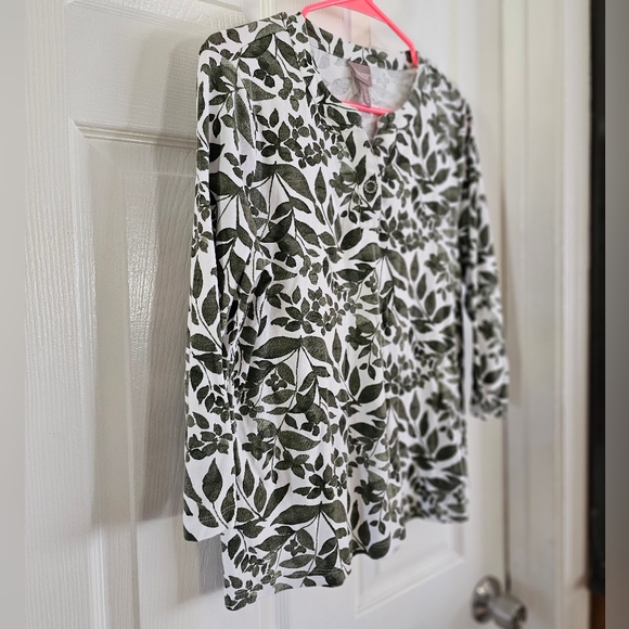 Chico's leaf print top - Picture 3 of 7